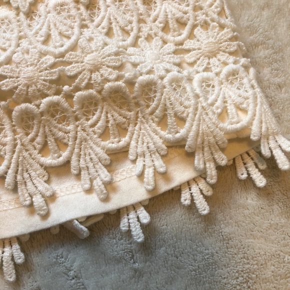 Express lace shorts - Picture 3 of 5